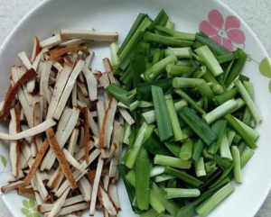 孩子|最近韭菜加虾仁火了,简单一做,鲜香味美,孩子三餐天天吵着吃