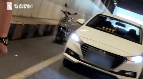  身影|暴雨后女子摔倒地道里!绝望时，三个身影出现...