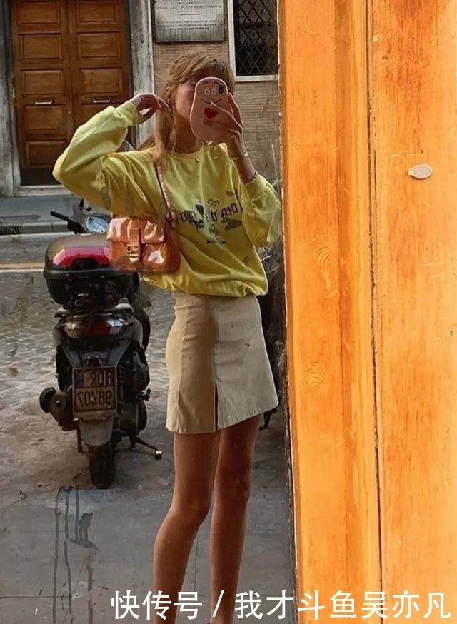 卫衣|卫衣+半裙=早秋最火混搭套路,时髦炸了