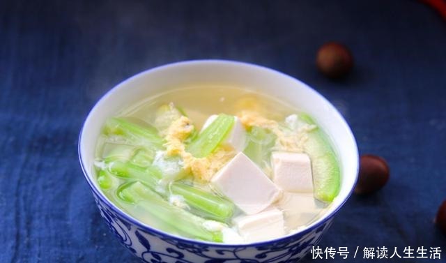 爽口|秋天，吃肉不如喝汤，这三样素菜搭配，简单一煮，比吃肉还爽口