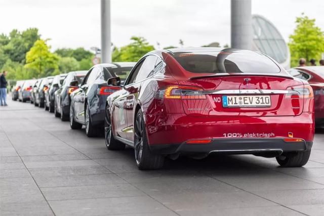  特斯拉|特斯拉股价一年飙升480%！马斯克身家超巴菲特，成全球第七大富豪