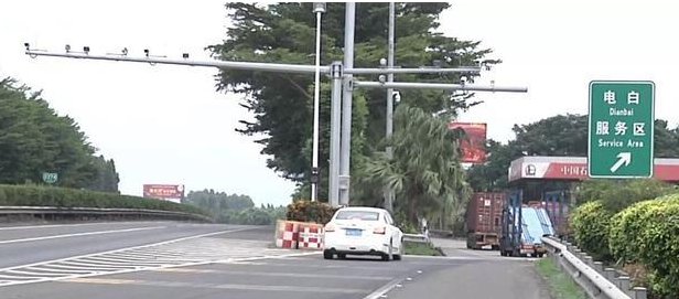  不合理的电|“最牛”摄像头终于拆了，一年罚款2000多万，车主：早就该拆了