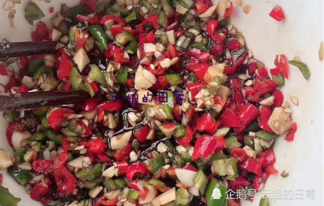  三伏天|这种鸭蛋做的黄色皮蛋很少有人吃过，调汁凉拌，爽口、开胃三伏天吃正合适