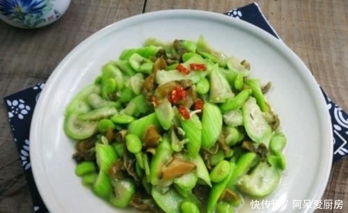 天然|丝瓜和此物一起炒,等于天然“嫩肤菜”,排出毒素,肌肤更细腻