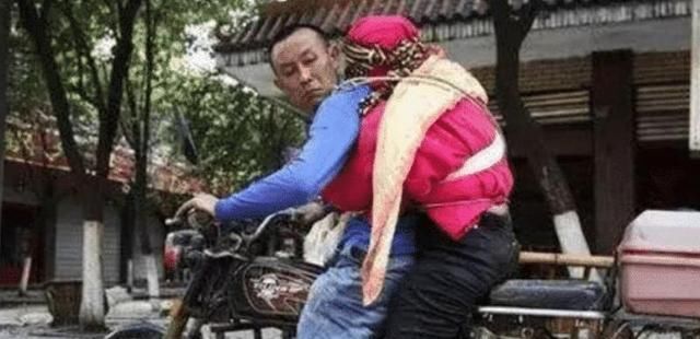 男子|曾在汶川地震中，用摩托将亡妻带走的男子，现状如何