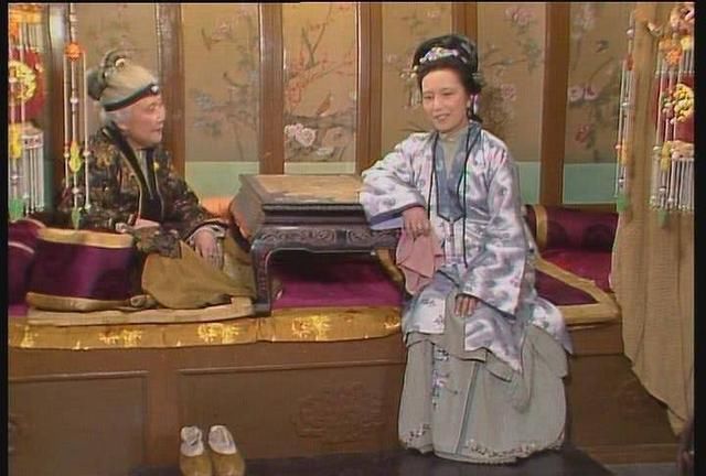  贾母|王熙凤卖乖讨巧，却触动贾母的怨愤往事，当众让王夫人下不来台