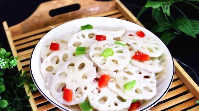  莲藕|炒莲藕，不能将莲藕直接下锅！多做一步，莲藕白嫩还不变色，好吃