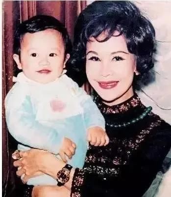  巨资|86岁黄夏蕙：生6胎都得不到名分，斥巨资办生前葬礼今越整越丑