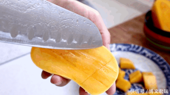 甜点|广式甜点“芒果糯米糍”,比雪媚娘制作简单,奶香浓郁,软糯拉丝