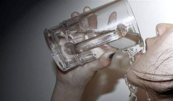  早上|无论男女，早上起床爱做这4件事，长寿可能会“躲着你”，趁早改