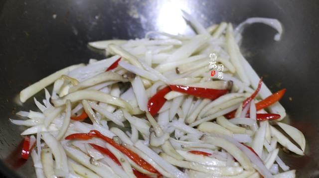  夏天|夏天，我家常吃这碱性食物，素炒花不了几块钱，佐粥拌饭都合适