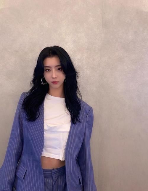  贾乃亮|人未红就耍大牌？赵小棠录节目执意撑伞，贾乃亮邓伦还在烈日暴晒