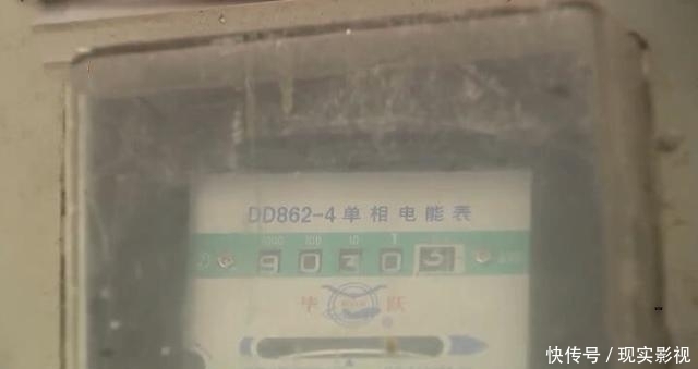  电费|嗯？男子因电费贵到离谱，检查电表发现多了根线，剪掉后外面红绿灯不亮了