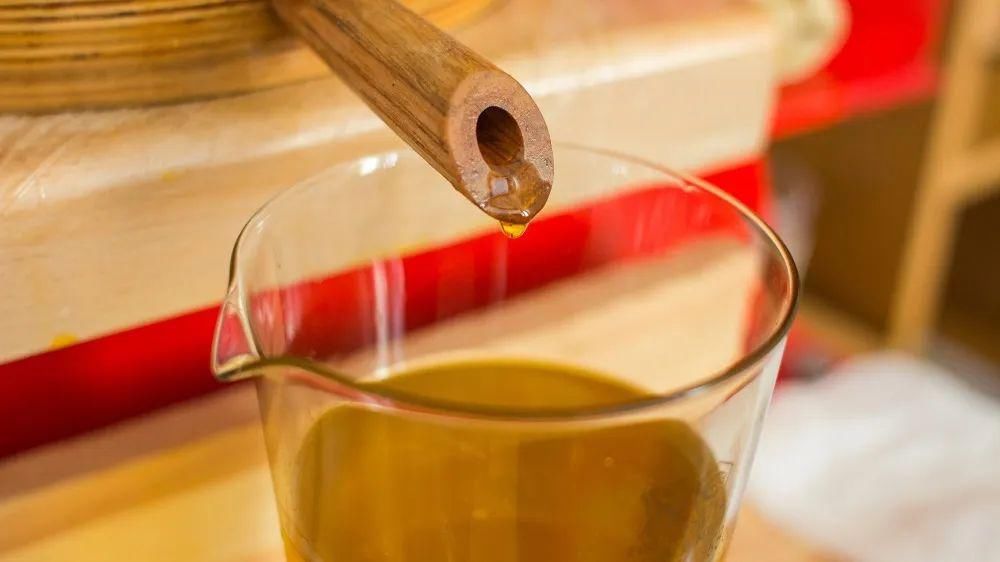 火锅店|小龙坎火锅店2年做2吨地沟油！这种油比地沟油更脏，有人却抢着买