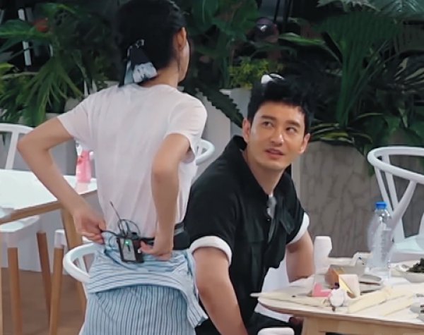  赵丽颖|黄晓明吐槽《向往》太幸福时，我却在关注赵丽颖反应，不愧是去过的人