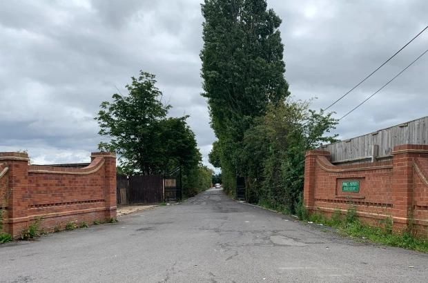  无处不在|种族主义无处不在！3名黑人女雇员遭小孩围殴，无奈求救防暴警察