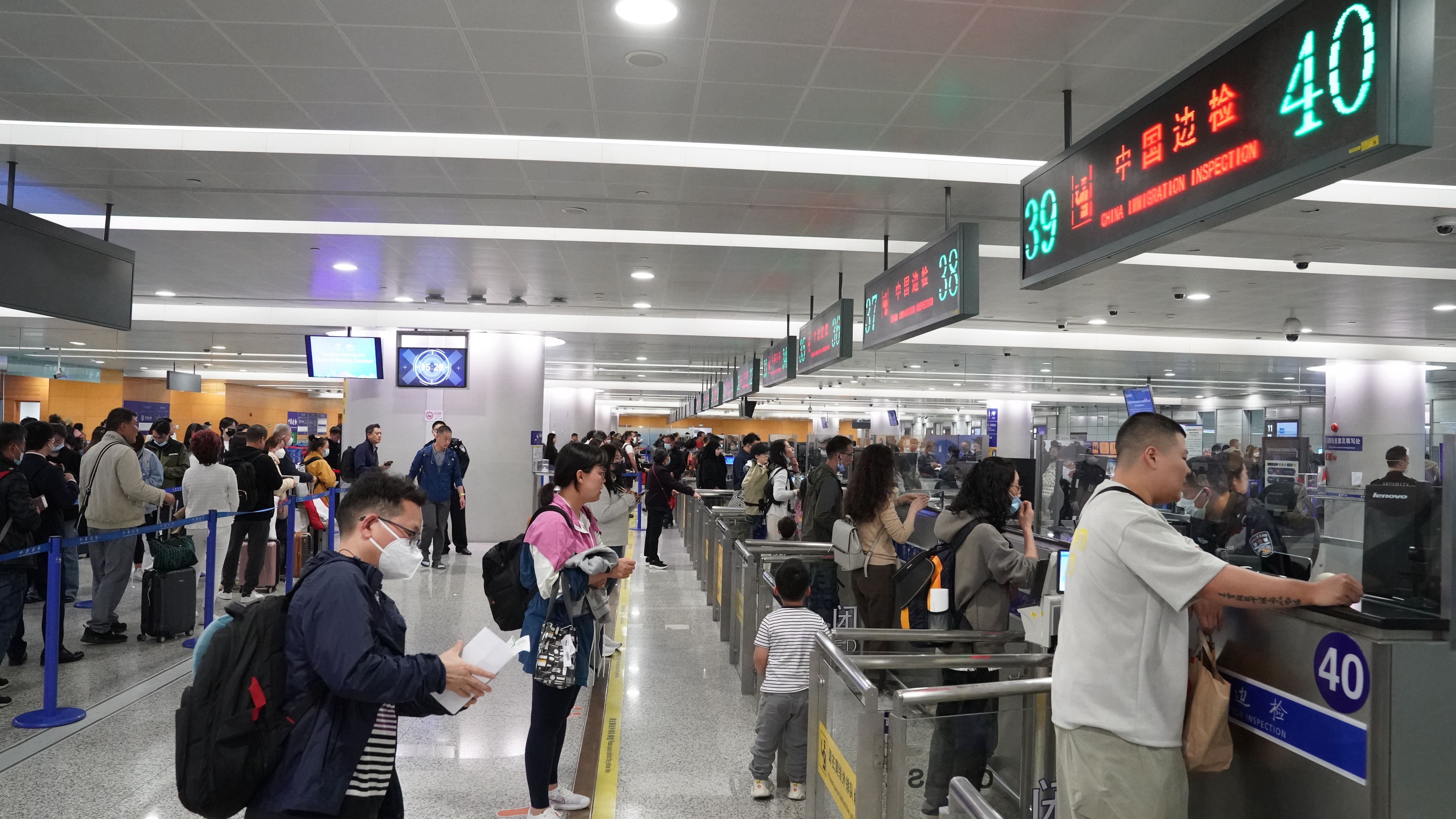 “五一”假期浦东国际机场出入境客流超20万