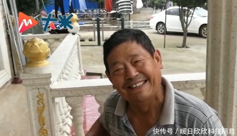 堤坝|面临洪灾决堤危险,年近7旬老人奋勇下水封堵堤坝漏水口