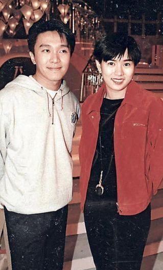 朱茵|朱茵与周星驰分手另有因，二人感情不如传言深厚，因狗结缘黄贯中