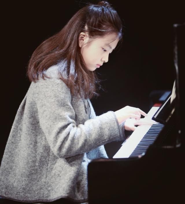 节目|孟非女儿初长成,23岁颜值神似章泽天,难怪郭德纲着急“攀亲家”