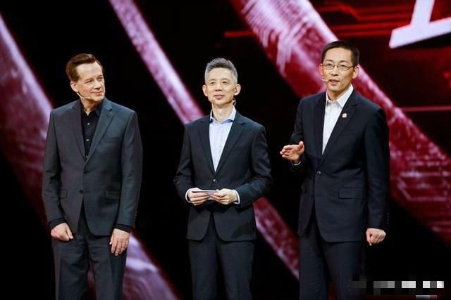 无耻|本季《最强大脑》施一公因威胁队员惹争议,网友:道德绑架行为太无耻