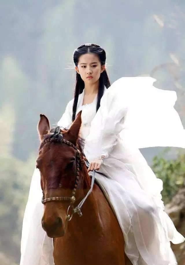 骑马|刘亦菲版小龙女“雨中骑马”为何被删?剧照曝光后,确实不能播