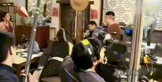  不轨|宋威龙偷亲谭松韵：以家人之名行不轨之事？