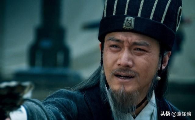  阿斗|诸葛亮临死前，阿斗问了一句话，诸葛亮方醒悟：原来你在装傻