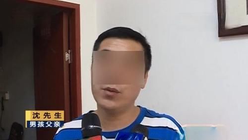  父亲|男孩拽倒放翡翠的桌子，三者关系确定，孩子的父亲已经赔偿