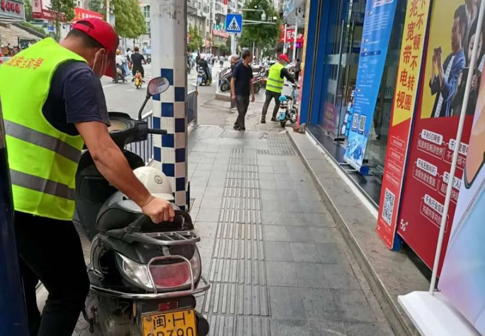 政和|政和交警携手志愿者开展文明交通劝导志愿服务活动