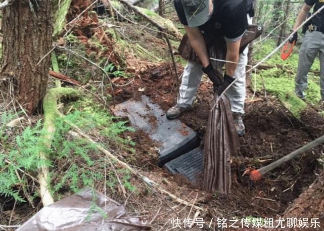 地堡|男子抢银行偷警局枪支，警方6年抓不到他，原来在森林挖地堡做野人