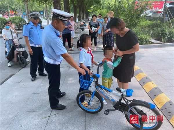  意外|4岁男童意外走失 高青交警暖心相助帮其找到家人