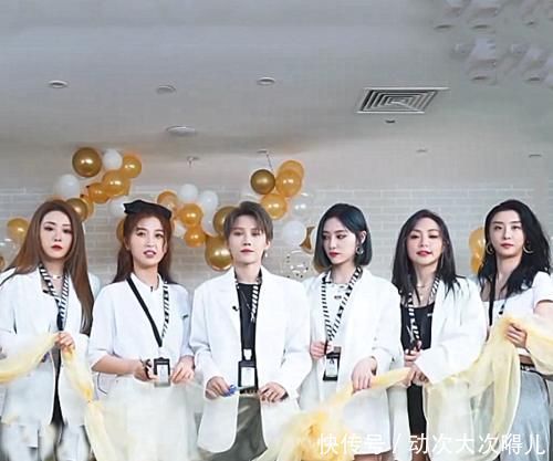 THE9|THE9直播全员都在设计Logo,谁注意虞书欣在干啥镜头还拍着呢