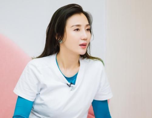  阿朵|《乘风破浪》阿朵被淘汰，宁静难过落泪被当小孩哄，她又真香了