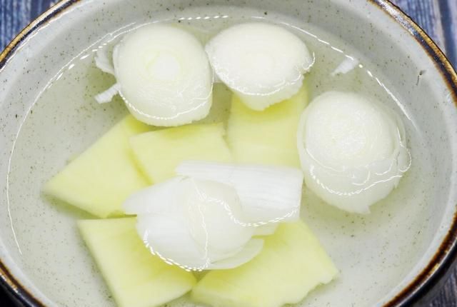  腥味|调肉馅，先加盐还是先加油？教你正确做法，肉馅鲜香没腥味