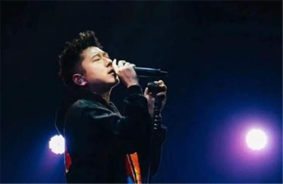  以太|用香槟给王以太“洗脸”，遭死亡凝视后，还扬言下一个就是GAI？