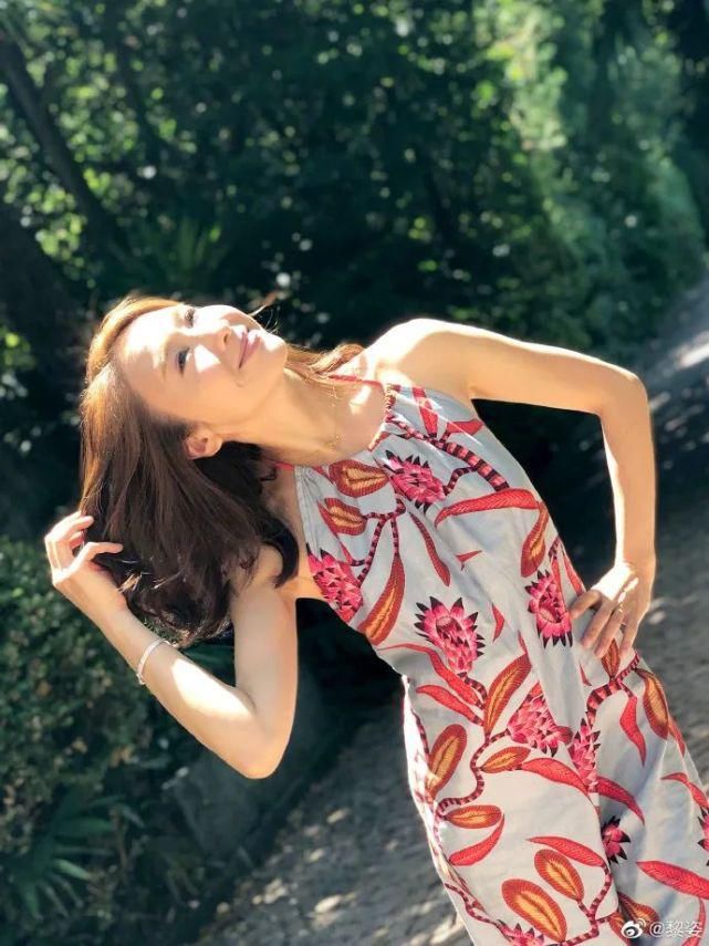  黎姿|48岁黎姿健身照刷屏，网友：自律的人，楚楚动人！