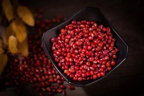 课堂|【中医健康课堂】养生保健的“神奇豆”:红豆养心、黑豆补肾、绿豆消暑......营养和养生功效各不同~