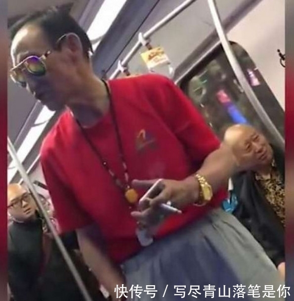 文明|老头在车上愉快抽烟，小伙文明劝阻，结果一句话让人愤怒不已