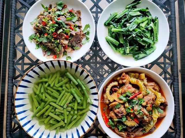 营养|一家四口的晚餐,妈妈做了三菜一汤,简单营养味美,家人吃着开心