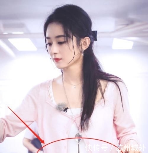 赵丽颖|中餐厅4:赵丽颖穿小开衫,镜头一扫而过,这腰我没看错吧?