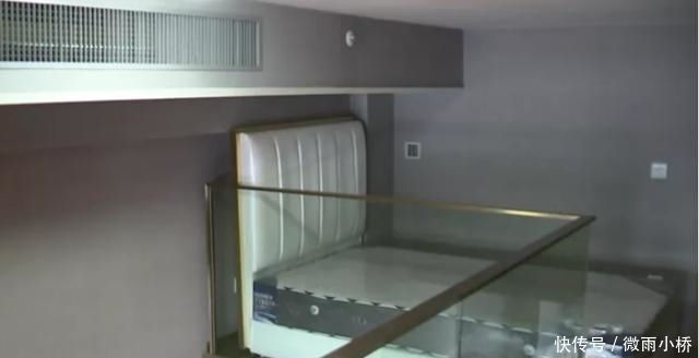 恶心|姑娘租房后直犯恶心,怀疑是柜子的问题?中介:那就把柜子放一边