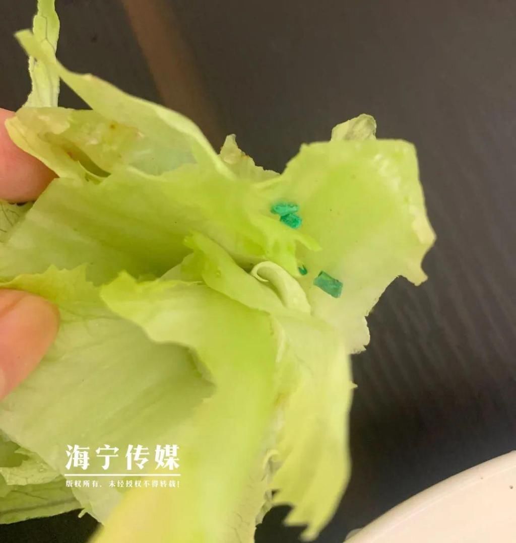 回家|男子超市买菜，回家一洗发现“不明物体”！很多菜里都有！专家这样说