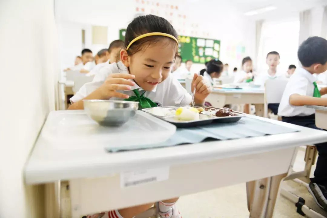 蔬菜|开学第一餐上桌啦！从厨房到餐桌全程记录