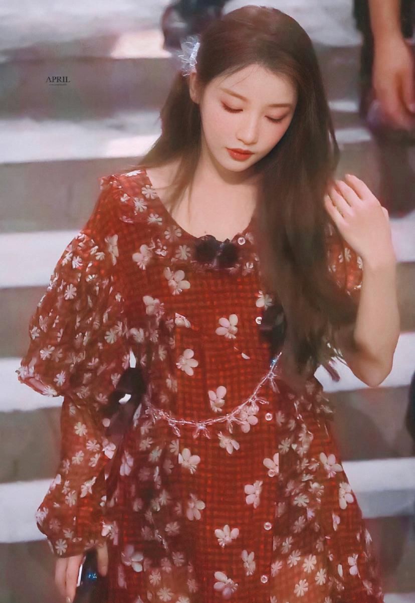  满满的哥哥|《元气满满》和《中餐厅4》一同播出，竞争收视率，赵丽颖和姜贞羽谁更美？