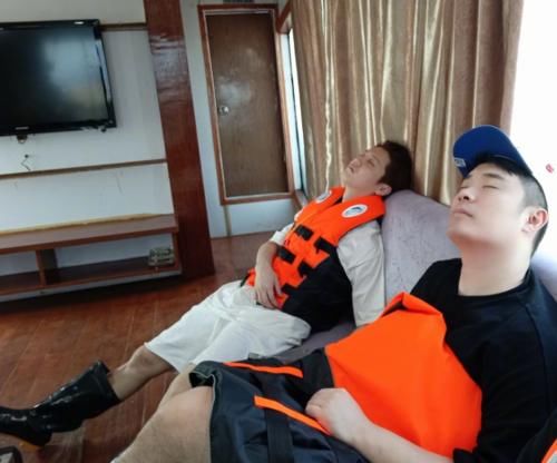  回应|和节目组闹掰？邓超发文表示要停录，陈赫鹿晗两人跟风回应！