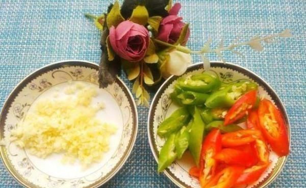 香菇|青椒炒香菇,一菜一故事,一道让人怀念的菜