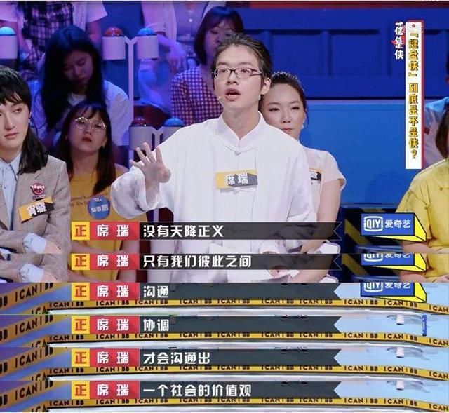 悲哀|对英雄大加指责，将网红视为偶像，价值观扭曲的背后是社会的悲哀