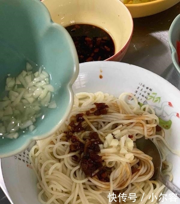 别错过|夏天要多吃面条,教你个懒人做法,一人三碗不够吃!大家别错过!