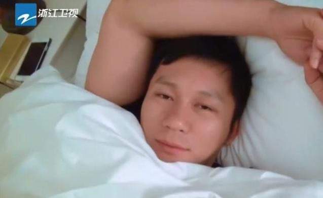  男团|有种“整容”叫跑男团素颜，baby和热巴太真实，看到蔡徐坤我酸了